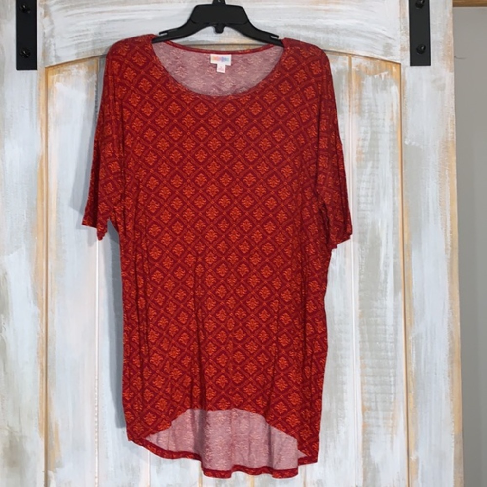 ❤️LuLaRoe Red High to low Top❤️